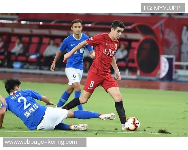 上港与河南建业激战正酣比分悬念引人关注赛事精彩纷呈 上港与河南建业激战正酣比分悬念引人关注赛事精彩纷呈