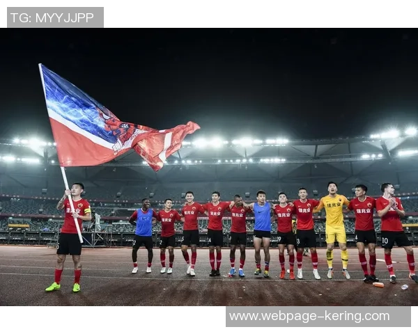 佳兆业与绿地申花的激烈对决展现中超联赛的竞争魅力与球队实力较量 佳兆业与绿地申花的激烈对决展现中超联赛的竞争魅力与球队实力较量