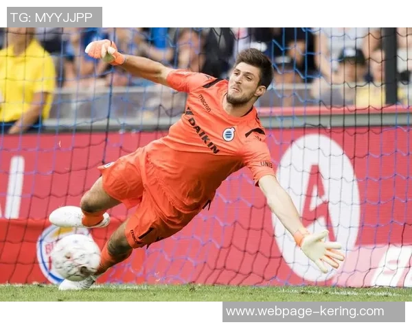 哈维西蒙斯的足球之路：从青训新星到职业赛场的璀璨崛起